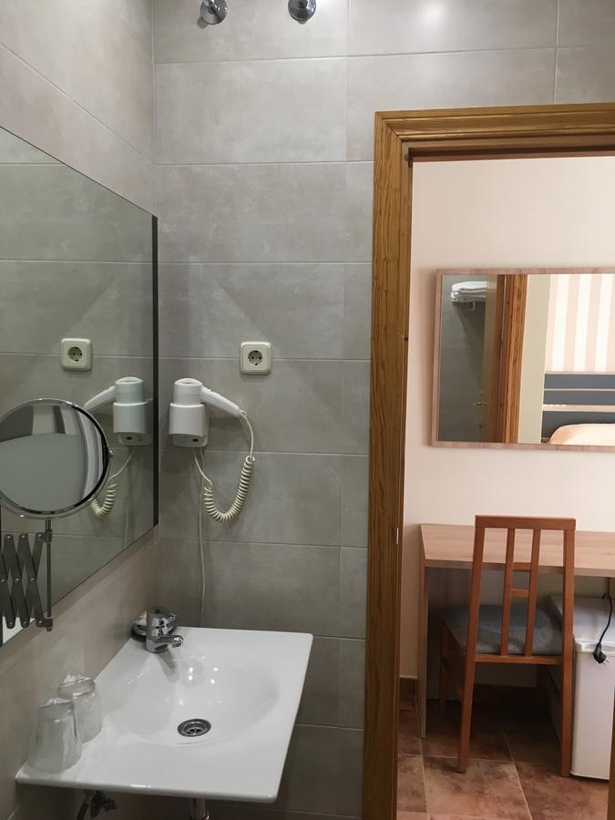 Triple Room,379319050:JPEG